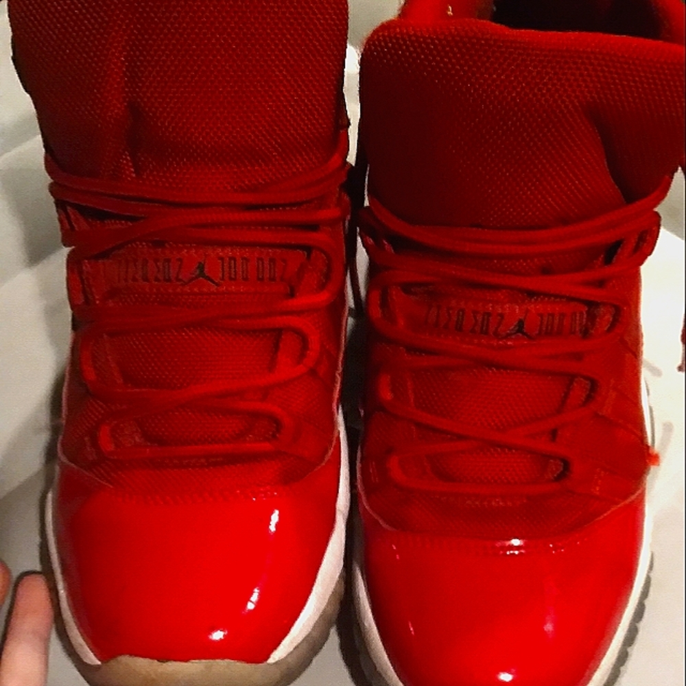 Jordan 11 retro reds